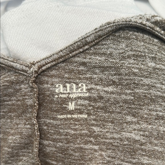 a.n.a- Green and White Sleeveless Top - Picture 8 of 10